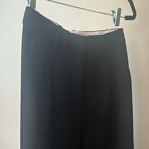 Aritzia Wilfred Effortless Crop Pant Size 6 in Colour Black